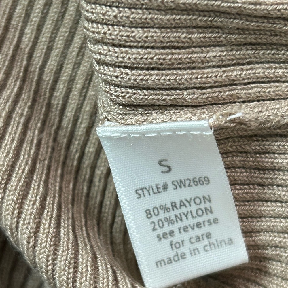 Active USA Ribbed Turtleneck - Picture 3 of 4